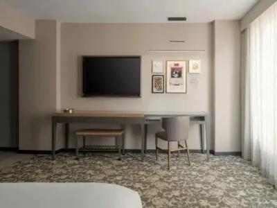 Epicurean Atlanta, Autograph Collection - 34