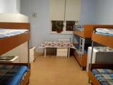 Спальное место на двухъярусной кровати в общем номере для женщин