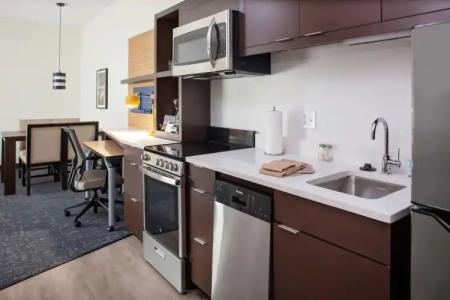 TownePlace Suites by Marriott Orlando Airport - 12