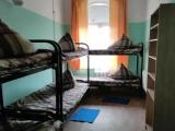 Спальное место на двухъярусной кровати в общем номере для мужчин и женщин