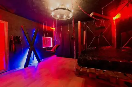 Әдемі жалаңаш әйел үлкен бөксе