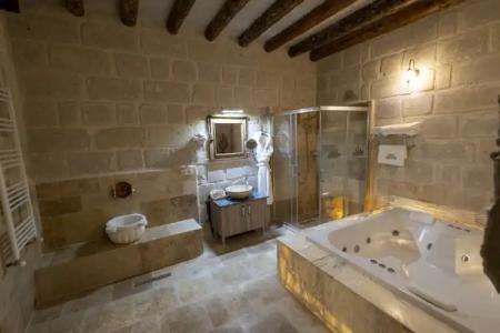 Underground Cave Suites - 114