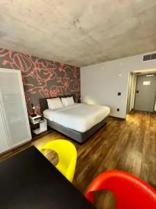 Radisson Red Miami Airport - 40