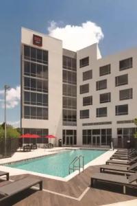 Radisson Red Miami Airport - 12