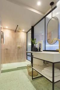 L'Avventura Athens - 12