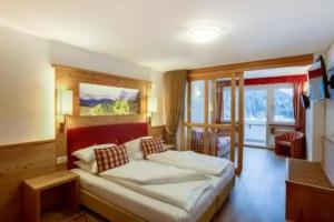 Hotel «Astor», Сильви-Марина