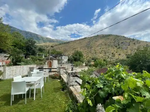 Bujtina Maria - 27