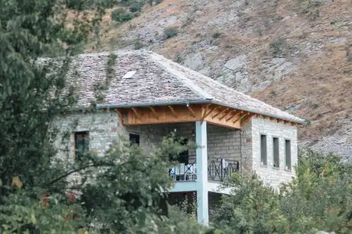 Bujtina Maria - 29