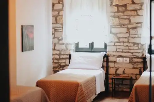 Bujtina Maria - 12