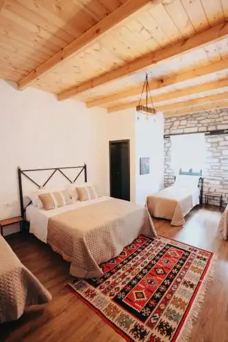 Bujtina Maria - 13