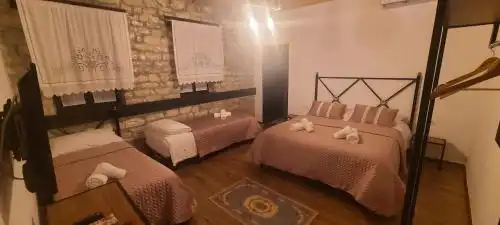 Bujtina Maria - 34