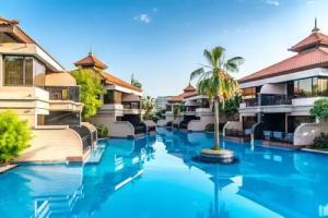 Luxe Getaways Royal Amwaj Palm Jumeirah Resort Apartment Holiday Home, Дубай
