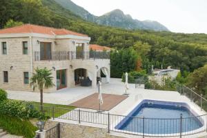 Вилла «Oak Leaf Residences», Будва