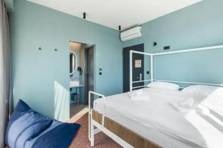 Zeus is Loose Hostel - 97