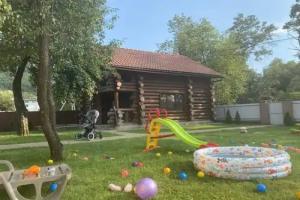 Вилла «Анна», Поляна