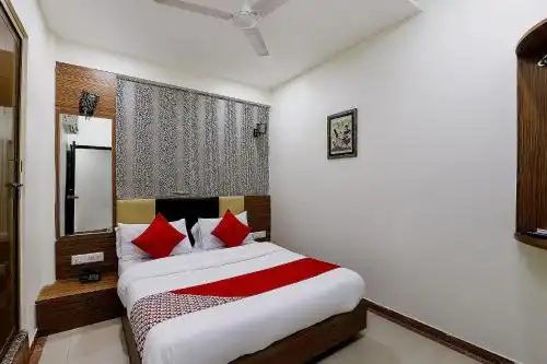OYO 82103 Luxury Inn Tollygunge - 19