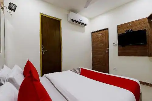 OYO 82103 Luxury Inn Tollygunge - 18