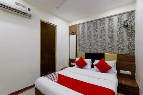 OYO 82103 Luxury Inn Tollygunge - 15