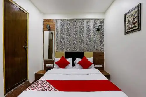 OYO 82103 Luxury Inn Tollygunge - 13