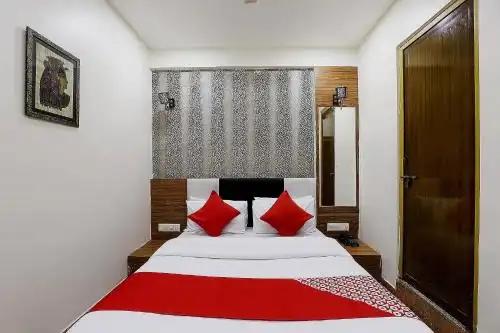 OYO 82103 Luxury Inn Tollygunge - 14