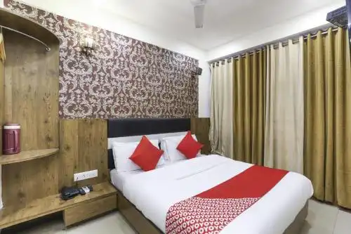 OYO 82103 Luxury Inn Tollygunge - 12