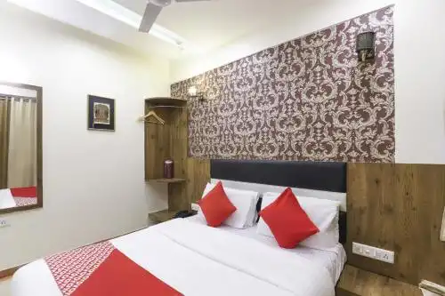 OYO 82103 Luxury Inn Tollygunge - 10