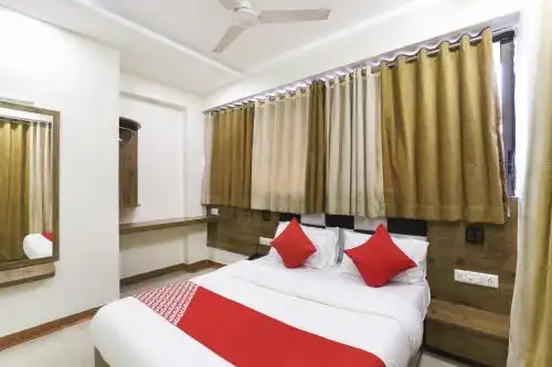 OYO 82103 Luxury Inn Tollygunge - 9