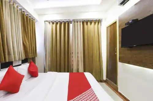 OYO 82103 Luxury Inn Tollygunge - 8