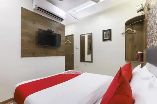 OYO 82103 Luxury Inn Tollygunge - 5