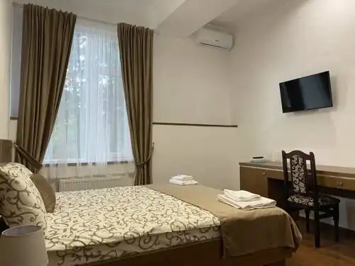 Grand - 4