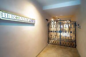 Hotel «Bergamo Inn», Бергамо