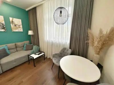 в центре - 12