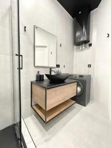 в центре - 16