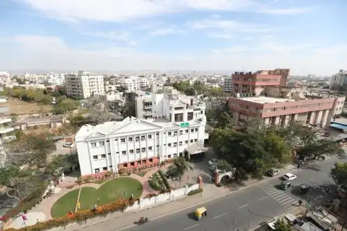 Empire Regency - A Luxury Hotel - 3