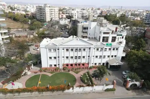 Empire Regency - A Luxury Hotel - 8