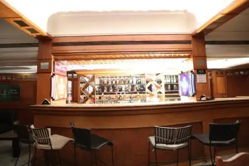 Empire Regency - A Luxury Hotel - 10