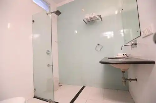 Empire Regency - A Luxury Hotel - 12