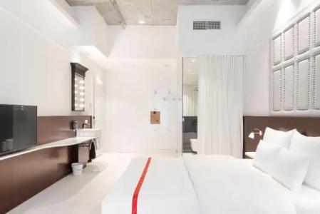 Ruby Louise Frankfurt - 54