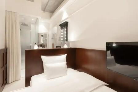 Ruby Louise Frankfurt - 31