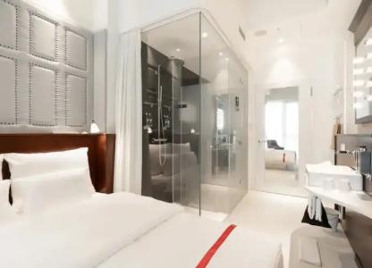 Ruby Louise Frankfurt - 40