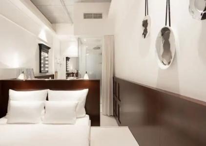 Ruby Louise Frankfurt - 36