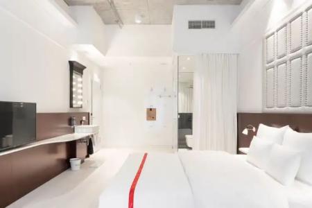 Ruby Louise Frankfurt - 45