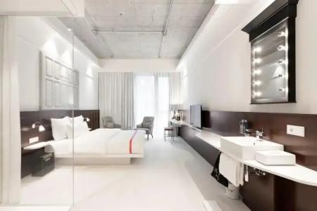 Ruby Louise Frankfurt - 18