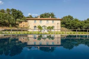 Villa in Castiglion Fiorentino with Private Swimming Pool, Кортона