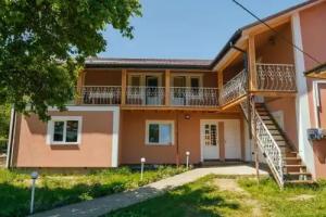 Гостевой дом «Під соснами», Криворовня