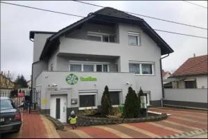 Szelim Motel, Татабанья