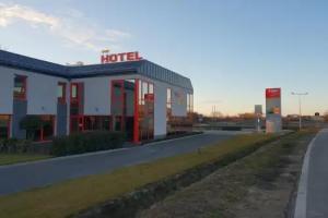 Top Hotel, Татабанья