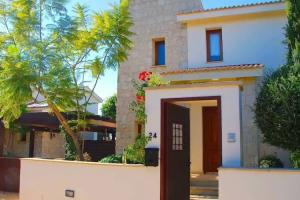 3 bedroom Villa Cardia with private pool, Aphrodite Hills Resort