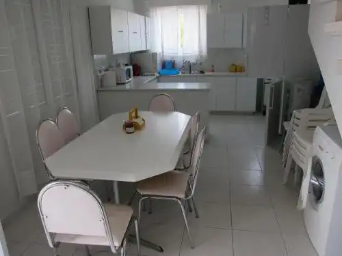 Spiros Seaside Holiday Home - 13