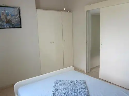 Spiros Seaside Holiday Home - 9
